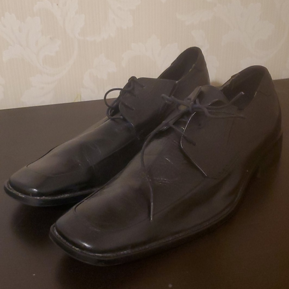 Black dress shoes